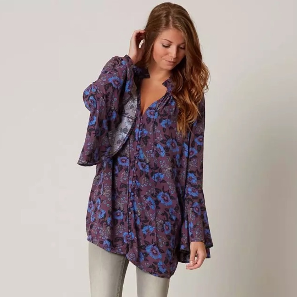 Magic Mystery split neck button down tunic in wine, large